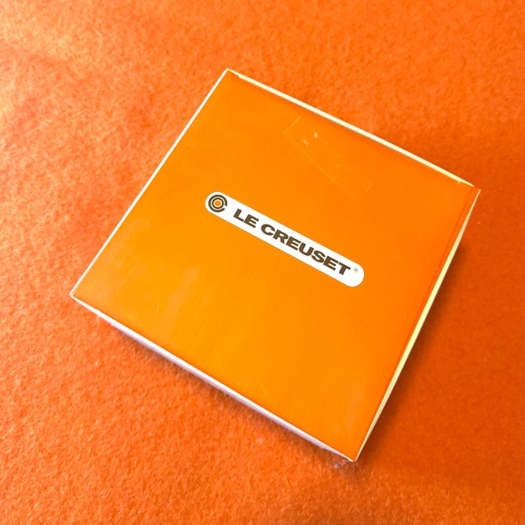 Le Creuset set of 4 classic stoneware mugs in Cerise (orange) NWT - Picture 2 of 9